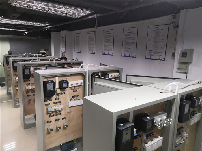 零基礎學電工選大朗智通培訓學校-專業電工培訓